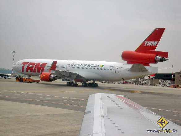 McDonnell Douglas MD-11